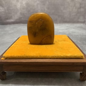 A FINELY CARVED SHOU SHAN STONE MADE SEAL