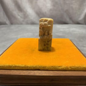 A FINELY CARVED SHOU SHAN STONE MADE SEAL