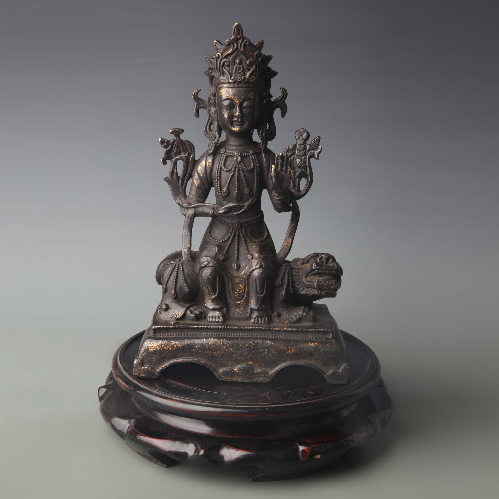 A FINE BRONZE SEATED GUANYIN STATUE (1 of 5)