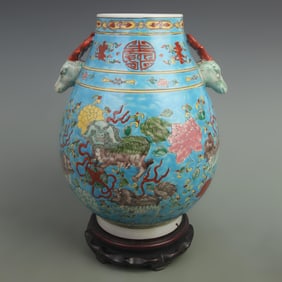 A FINE SAN CAI COLOR BLUE GROUND LION PATTERN PORCELAIN VASE