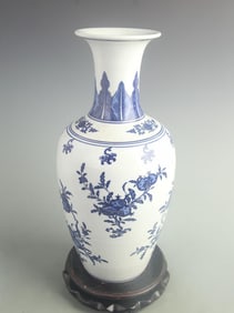 BLUE AND WHITE FLOWER PATTERN APPRECIATION PORCELAIN VASE