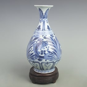 BLUE AND WHITE FISH PATTERN YU HU CHUN VASE