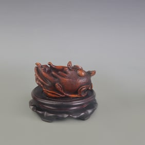 A FINE WOOD CARVED WATER VASE