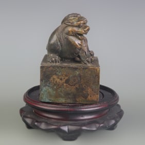 A FINE BRONZE AUSPICIOUS BEAST SEAL