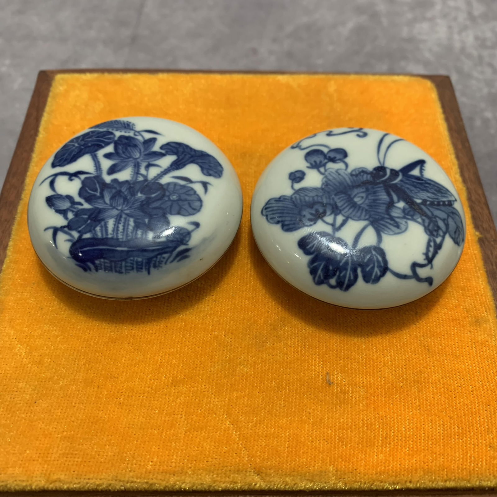 PAIR OF BLUE AND WHITE LOTUS PATTERN PORCELAIN BOX (1 of 3)