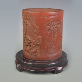 A FINE BAMBOO CARVED BRUSH HOLDER