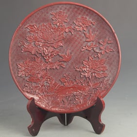 CARVED RED LACQUER BROCADE PATTERN PLATE WITH "WEALTH AND LONGEVITY" DESIGN