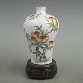 RARE FAMILLE ROSE PEACH PATTERN MEI STYLE PORCELAIN VASE