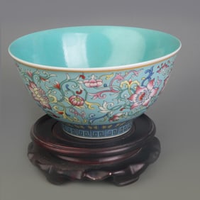 FAMILLE ROSE GREEN GROUND FLORAL PATTERN BOWL