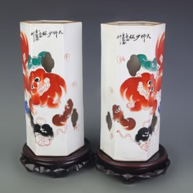 PAIR OF SIX-SIDED FAMILLE ROSE AUSPICIOUS BEAST-PATTERNED HAT STANDS