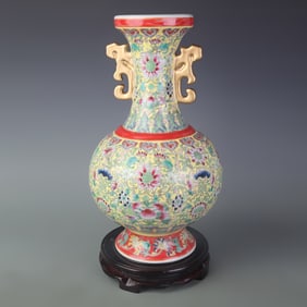 FAMILLE ROSE YELLOW-GROUND FLORAL PATTERNED TWIN-EAR PORCELAIN VASE
