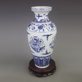 BLUE AND WHITE COLOR FISH PATTERN PORCELAIN VASE