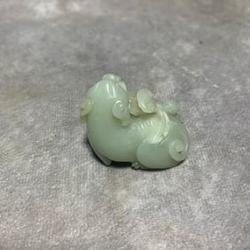 HETIAN GREEN-WHITE JADE AUSPICIOUS BEAST HOLDING LINGZHI