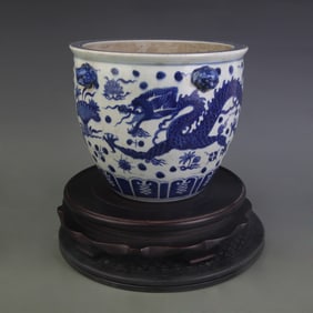 BLUE-AND-WHITE DRAGON PATTERN LARGE PORCELAIN VASE