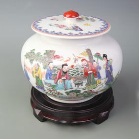 FAMILLE ROSE PORCELAIN JAR WITH FIGURE PATTERNS