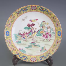 ENAMEL PORCELAIN PLATE WITH FIGURE PATTERNS