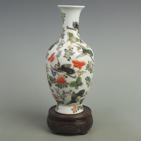 A FINE FAMILLE ROSE CRANE PATTERN GUAN YIN STYLE BOTTLE