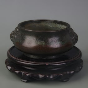 A FINE BEAST EAR ROUND FOOT INCENSE BURNER