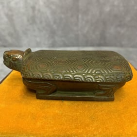 A FINE TURTLE SHAPED BRONZE BOX