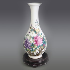 FAMILLE ROSE FLOWER AND BIRD PATTERN YU HU CHUN STYLE PORCELAIN BOTTLE