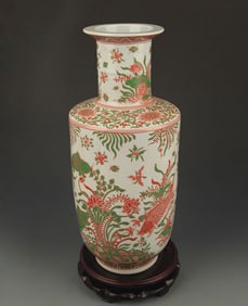 A FINE COLORFUL FISH PATTERN WOODEN CLUB STYLE VASE