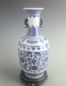 BLUE-AND-WHITE DOUBLE-EARED LOTUS PATTERN PORCELAIN VASE
