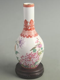 ENAMEL COLOR CHRYSANTHEMUM AND SWALLOW LONG-NECKED SHAPED VASE