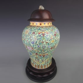 FAMILLE ROSE GREEN GROUND FLORAL GENERAL STYLE VASE WITH REDWOOD LID AND WHITE JADE KNOB