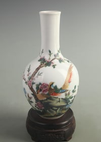 FAMILLE ROSE PHOENIX AND FLORAL PATTERN CELESTIAL GLOBE VASE