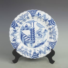 A LARGE BLUE AND WHITE CHARACTER PATTERN PORCELAIN PLATE