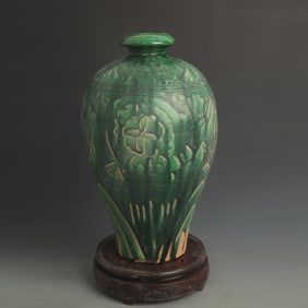 GREEN GLAZE CARVED FLORAL PATTERN CERAMIC MEI STYLE VASE