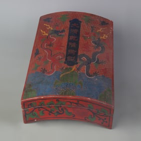A FINE LACQUERED DRAGON PATTERN OCTAGONAL BOX