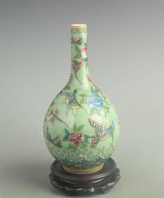 FAMILLE ROSE GREEN DOU QING HUNDRED BUTTERFLIES PORCELAIN  VASE