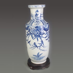 BLUE-AND-WHITE FLORAL BIRD PATTERN CLUB-SHAPED VASE
