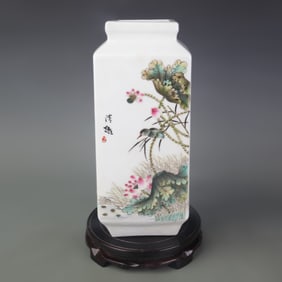 FAMILLE ROSE COLOR FOUR SIDED FLORAL BIRD PATTERN PORCELAIN VASE