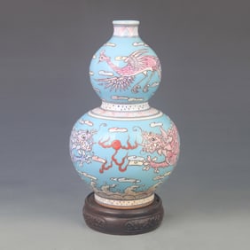 LIGHT GREEN GROUND DRAGON AND PHOENIX PATTERN GOURD- HAPED VASE