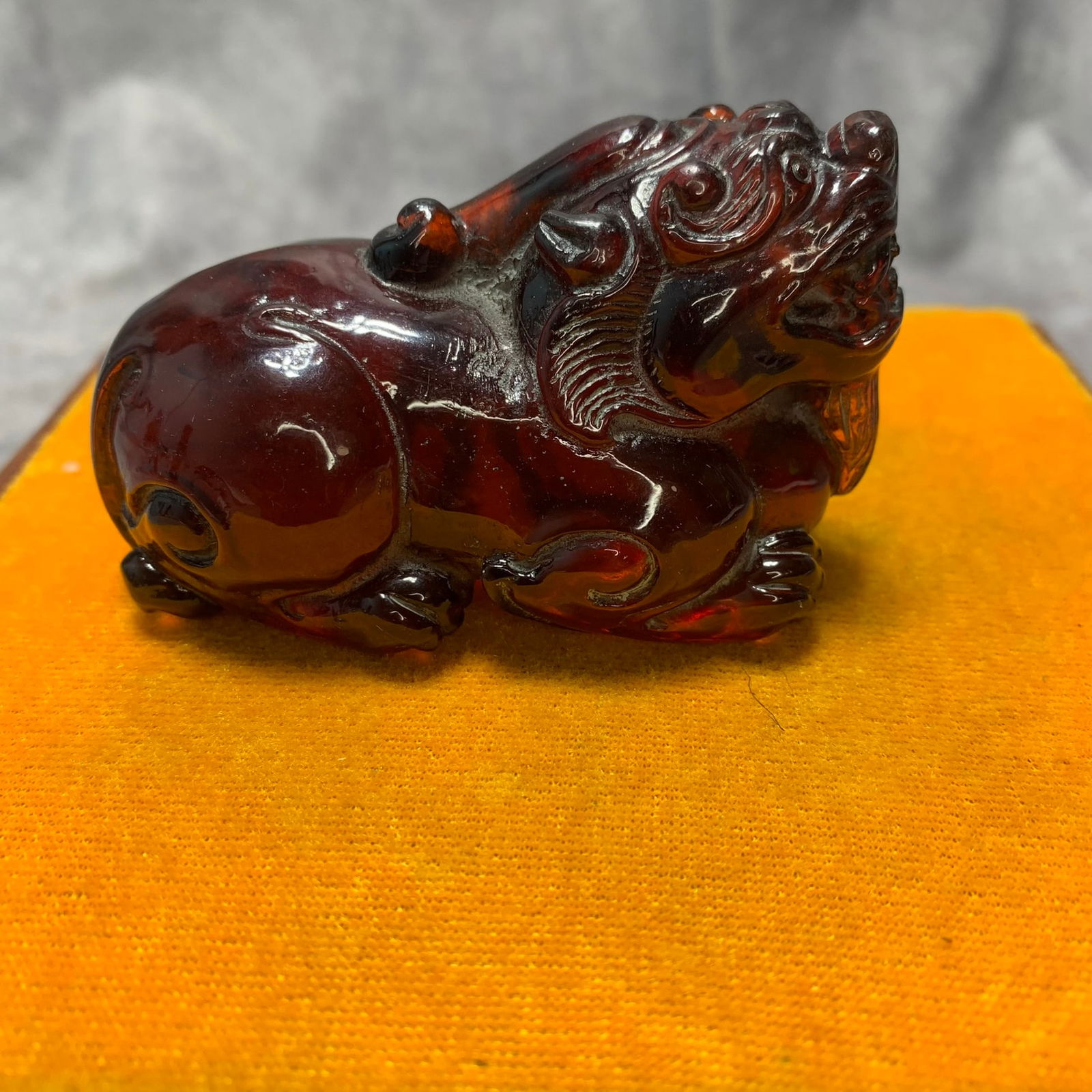 MING DYNASTY AMBER AUSPICIOUS LION ORNAMENT (1 of 4)