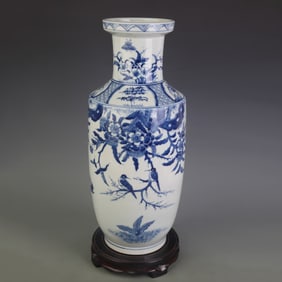 BLUE AND WHITE FLOWER AND BIRD PATTERN APPRECIATION PORCELAIN VASE