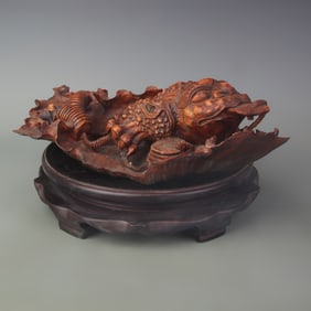 BOXWOOD THREE-LEGGED GOLDEN TOAD ORNAMENT