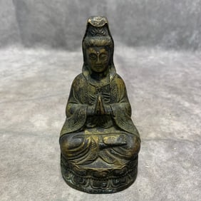 A FINE BRONZE GUANYIN STATUE