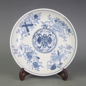 BLUE-AND-WHITE PORCELAIN PLATE WITH FLORAL PATTERNS