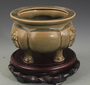 YAOZHOU KILN CELADON MELON-RIBBED DOUBLE-EARED CENSER