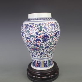 A FINE FAMILLE VERTE FLOWER PATTERN PORCELAIN JAR