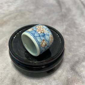 BLUE AND RED GLAZED PLUM BLOSSOM THUMB RING