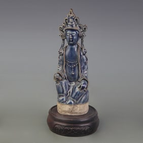 A FINE PORCELAIN BLUE-GLAZED GUANYIN STATUE