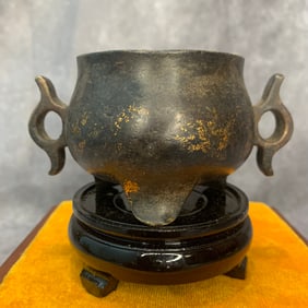 A FINE ROUND BRONZE DOUBLE FISH EAR CENSER