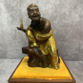 A FINE BRONZE LU HAN STATUE