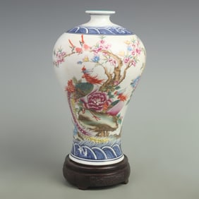 FAMILLE ROSE AND BLUE-AND-WHITE FLOWER AND BIRD PORCELAIN VASE