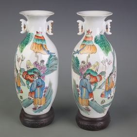 PAIR OF FAMILLE ROSE DOUBLE-EAR DECORATIVE VASES WITH FIGURES