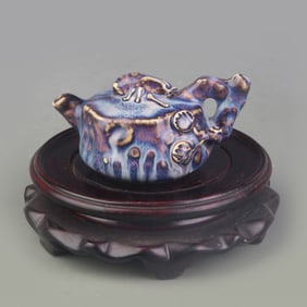 SCHOLAR’S ITEM: PORCELAIN WATER DROPPER